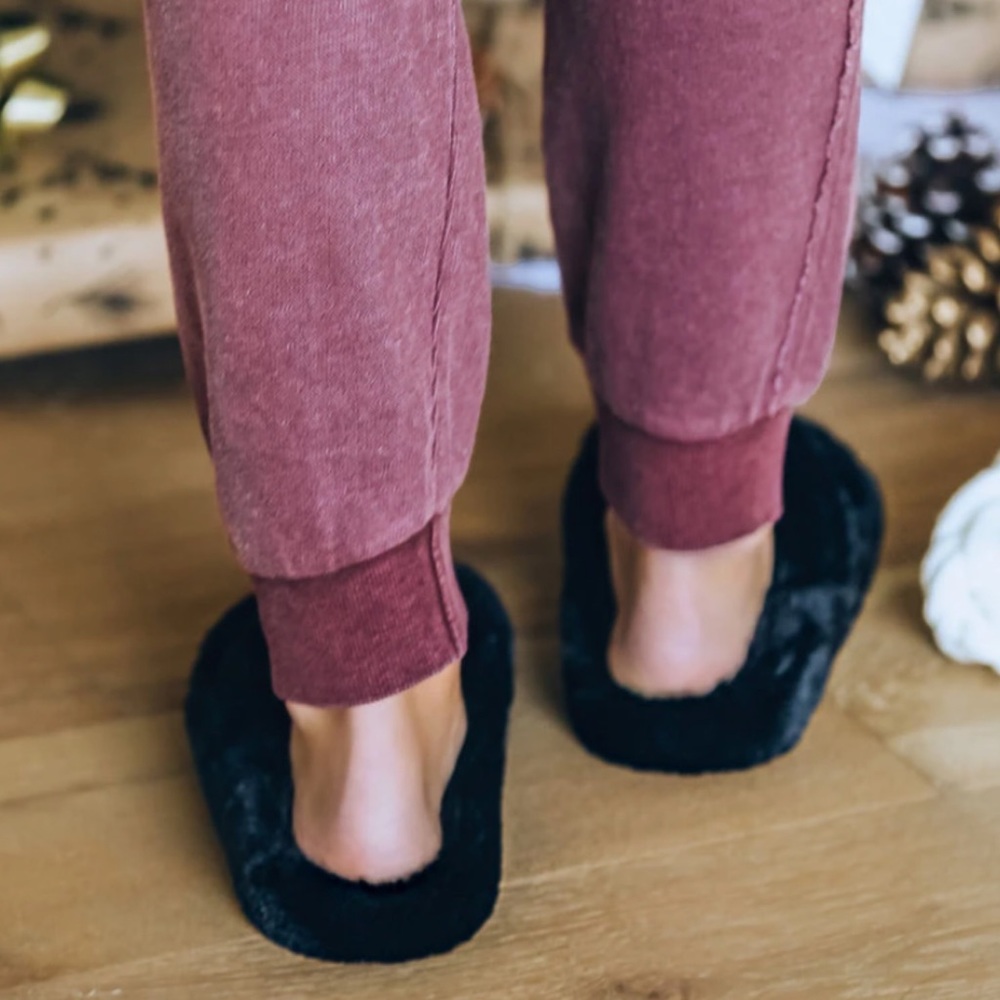 Black faux fur slipper slides crisscross straps - Picture 5 of 10